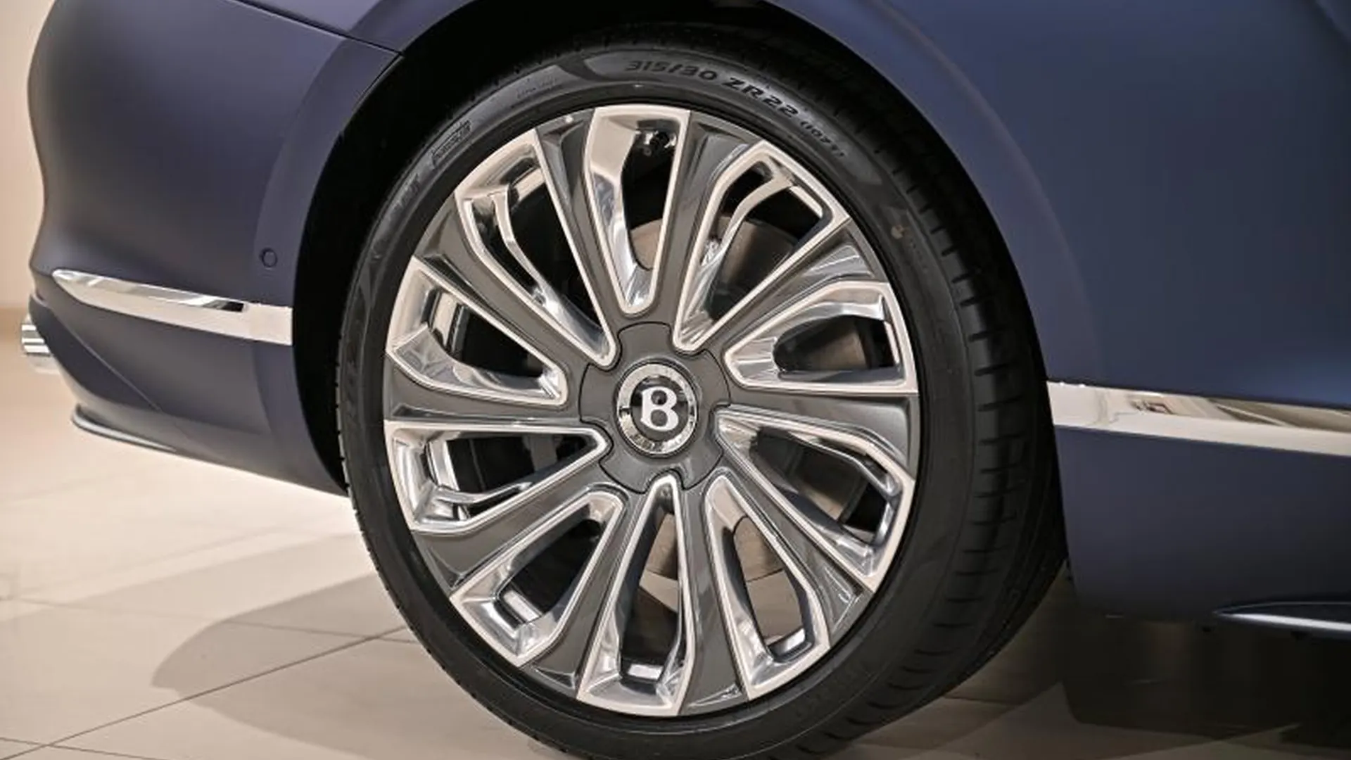 Bentley Continental GTC — photo 16
