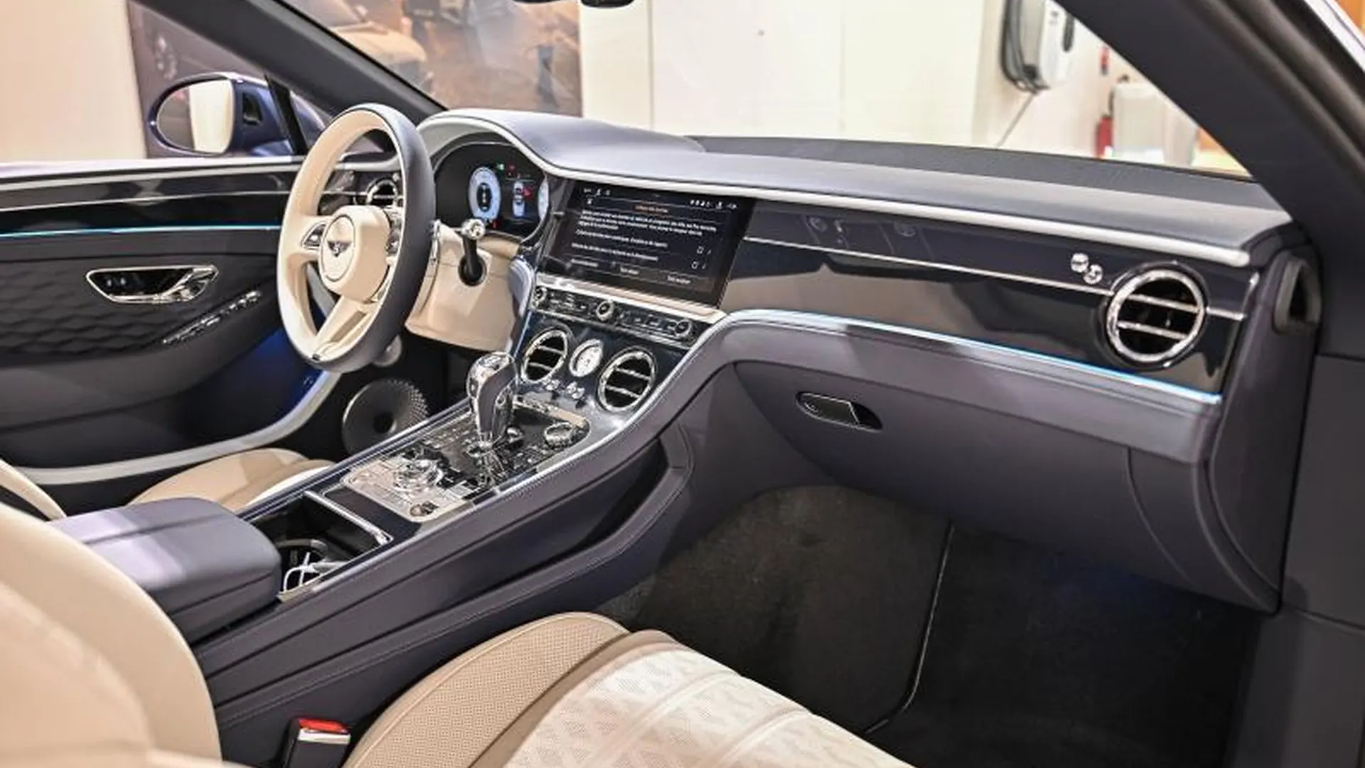 Bentley Continental GTC — photo 22