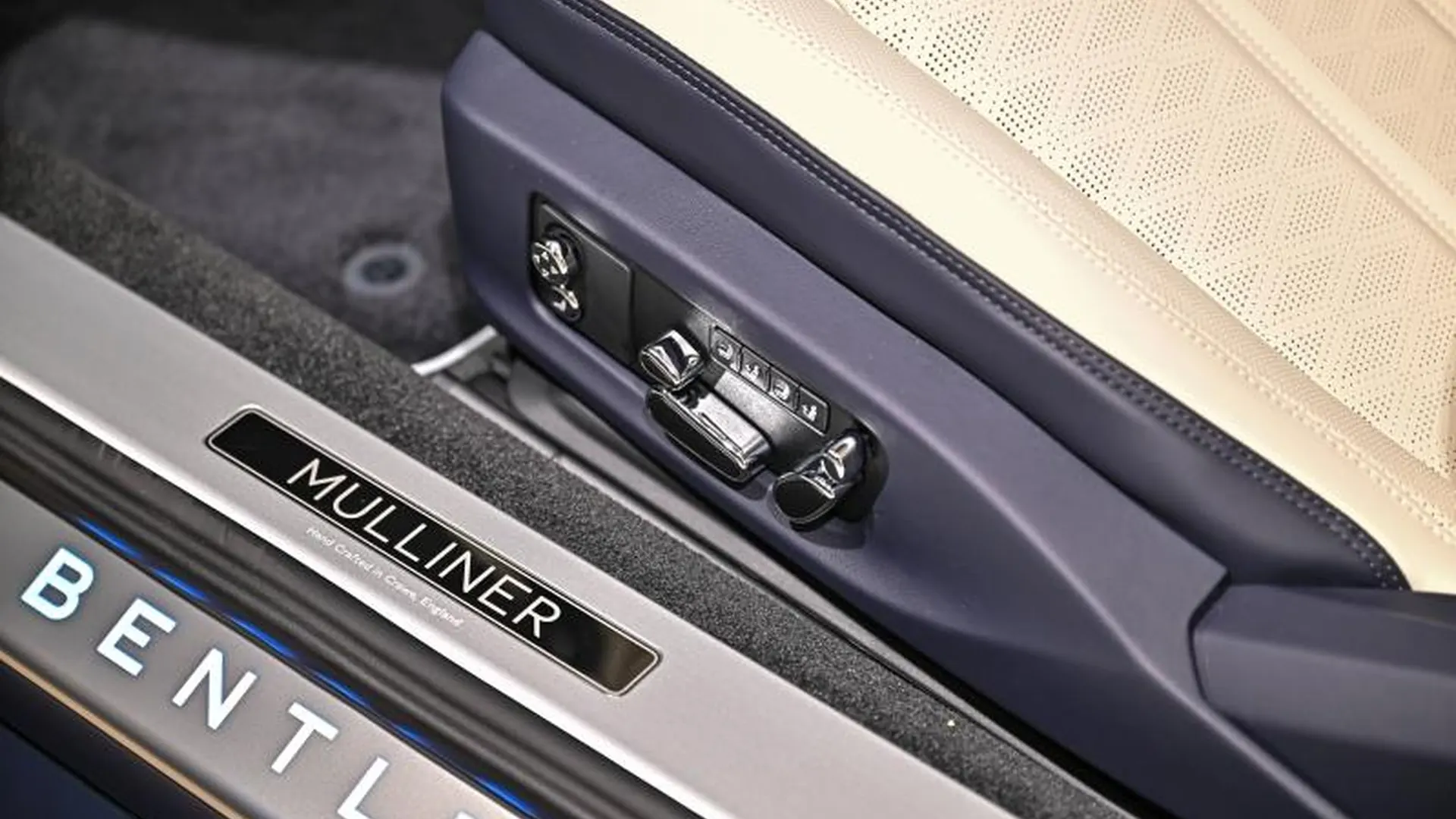 Bentley Continental GTC — photo 31