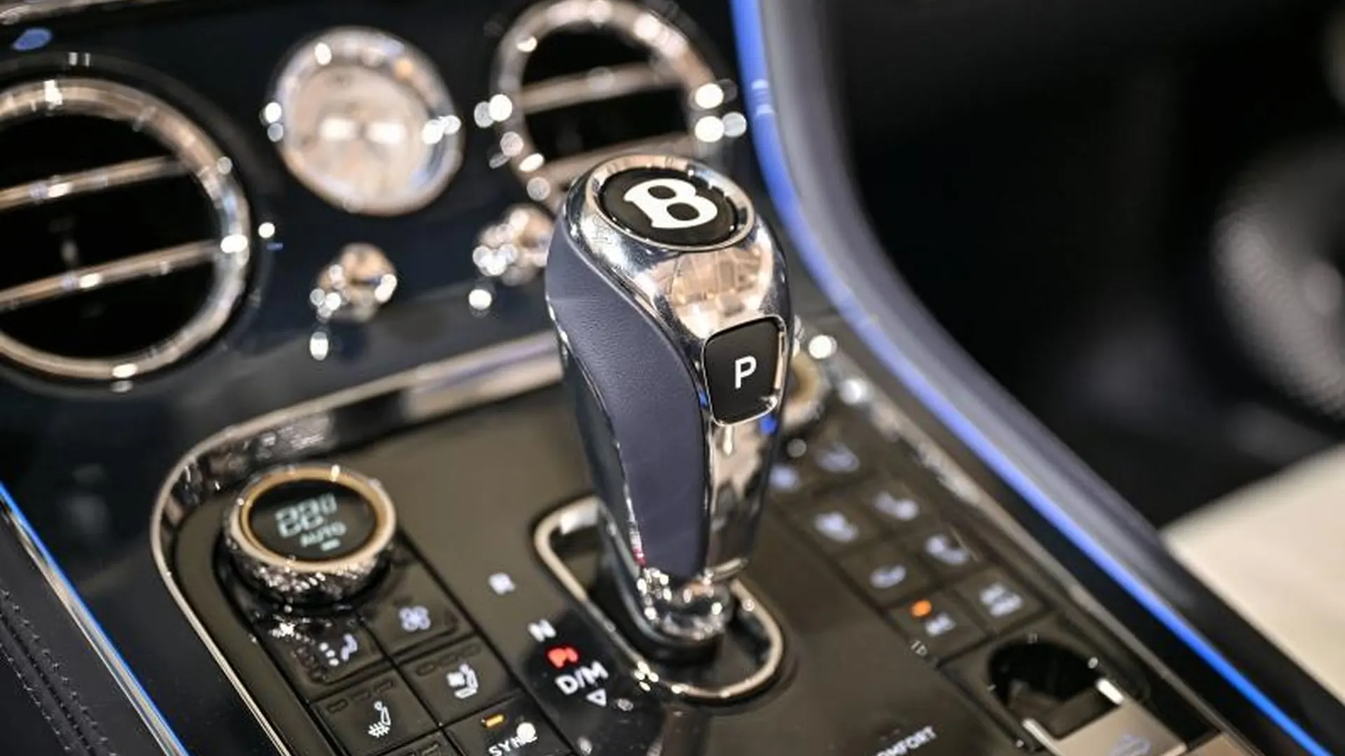 Bentley Continental GTC — photo 38