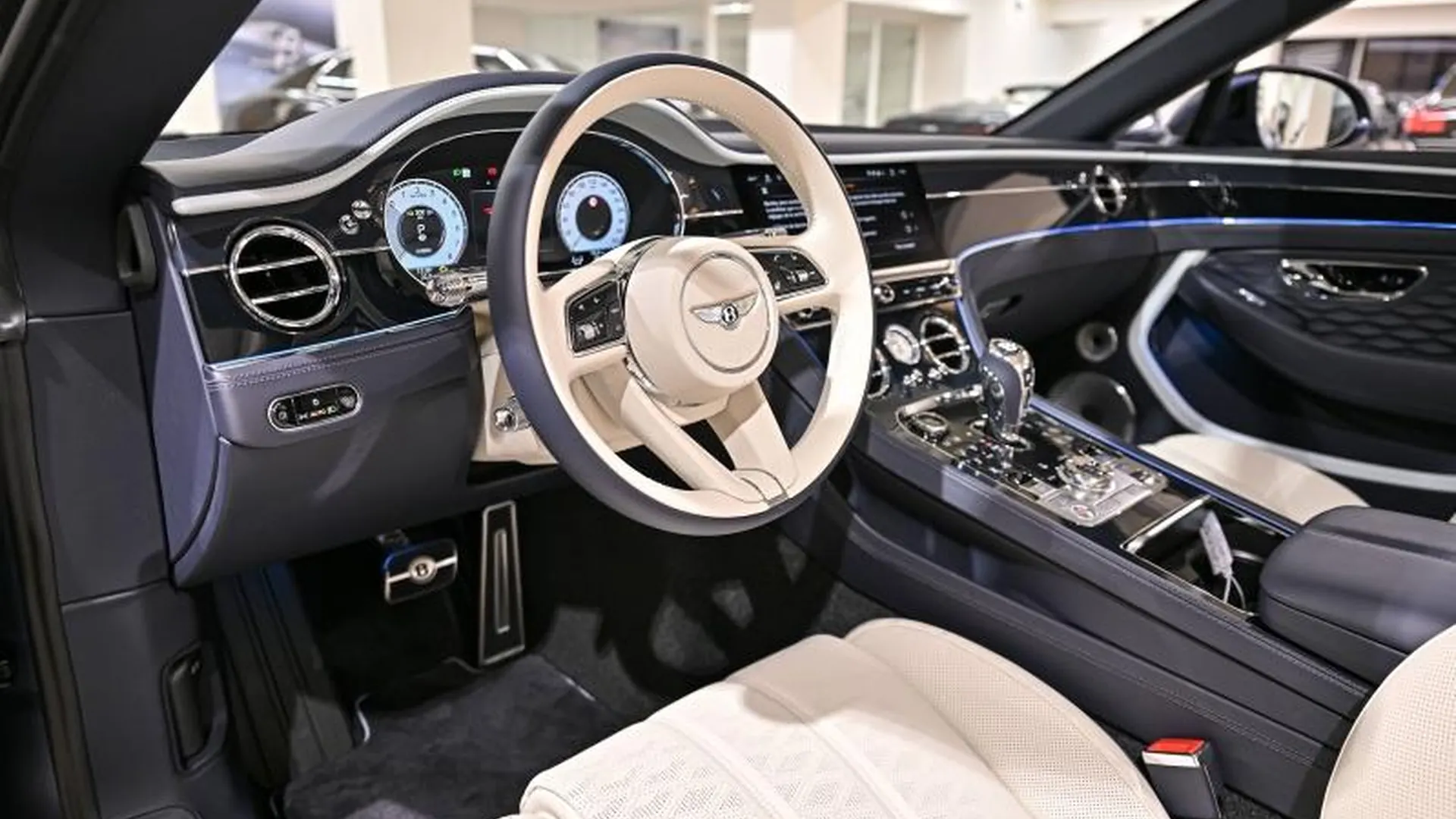 Bentley Continental GTC — photo 26