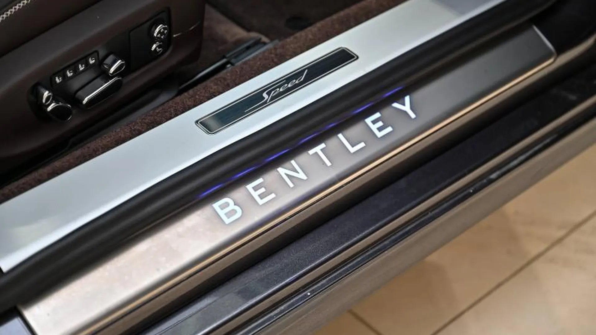 Bentley Continental GT — photo 16