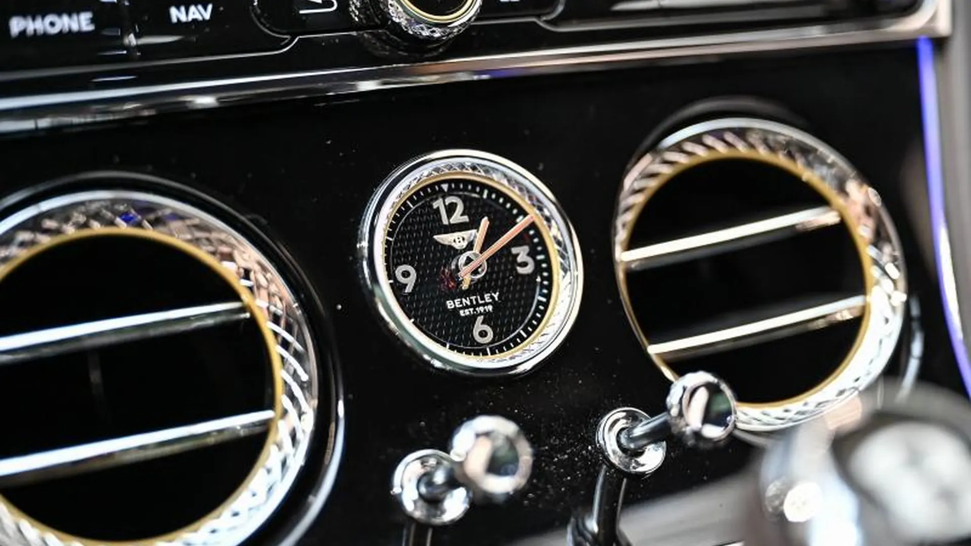 Bentley Continental GT — photo 35