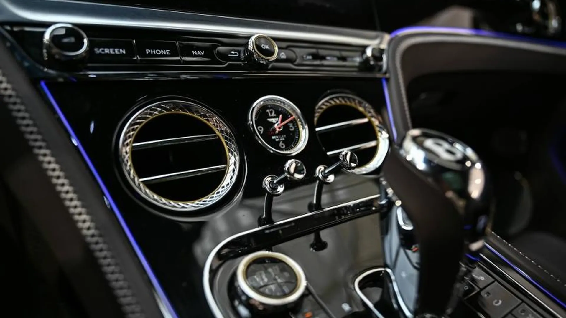 Bentley Continental GT — photo 40