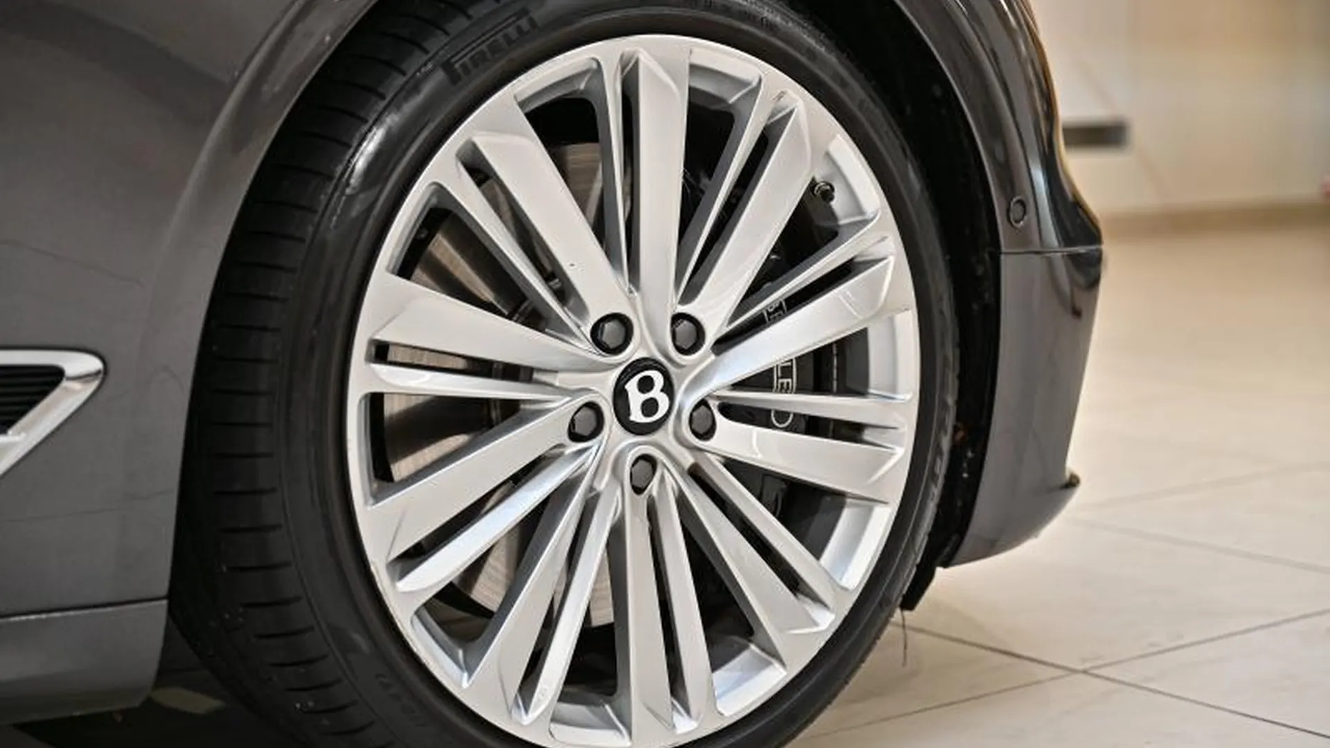 Bentley Continental GT — photo 10