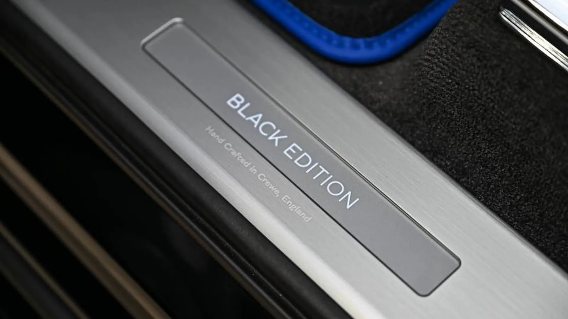 Bentley Bentayga — photo 30