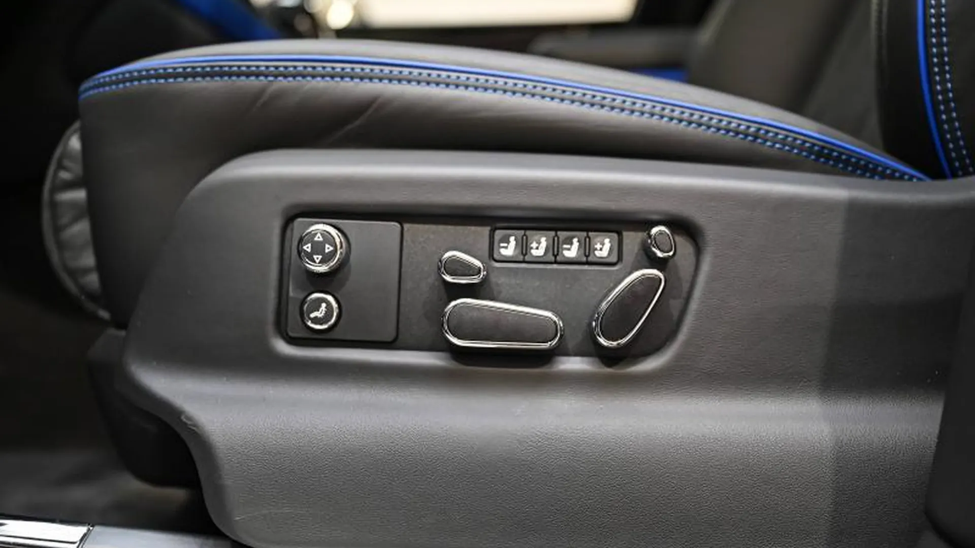 Bentley Bentayga — photo 31