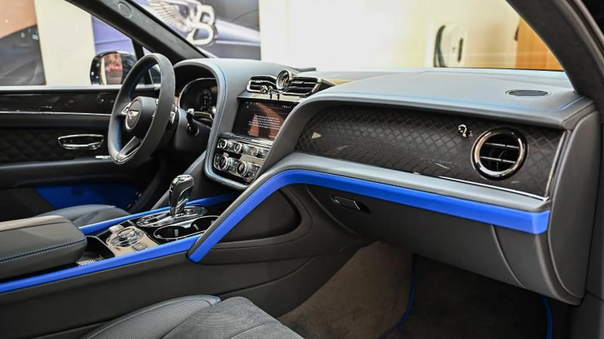 Bentley Bentayga — photo 21