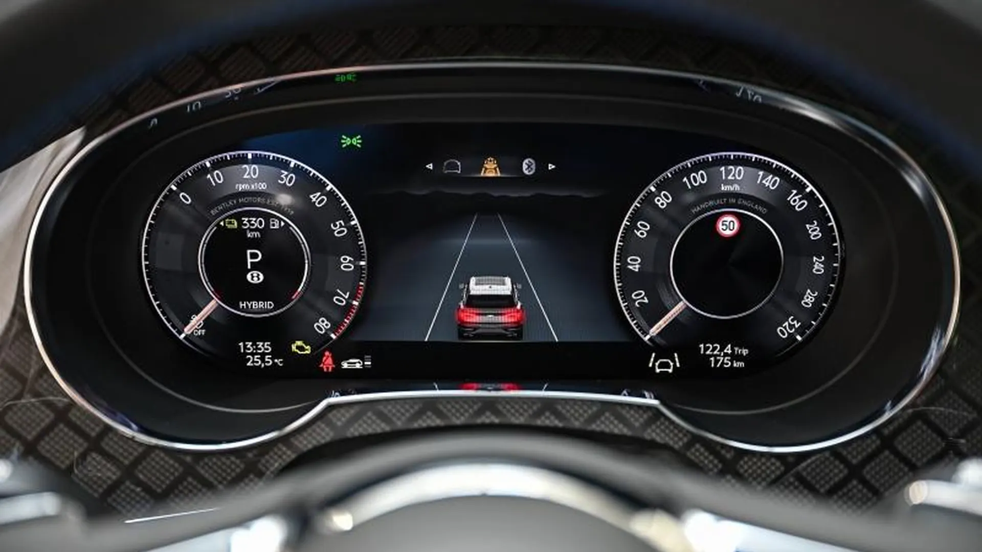 Bentley Bentayga — photo 33