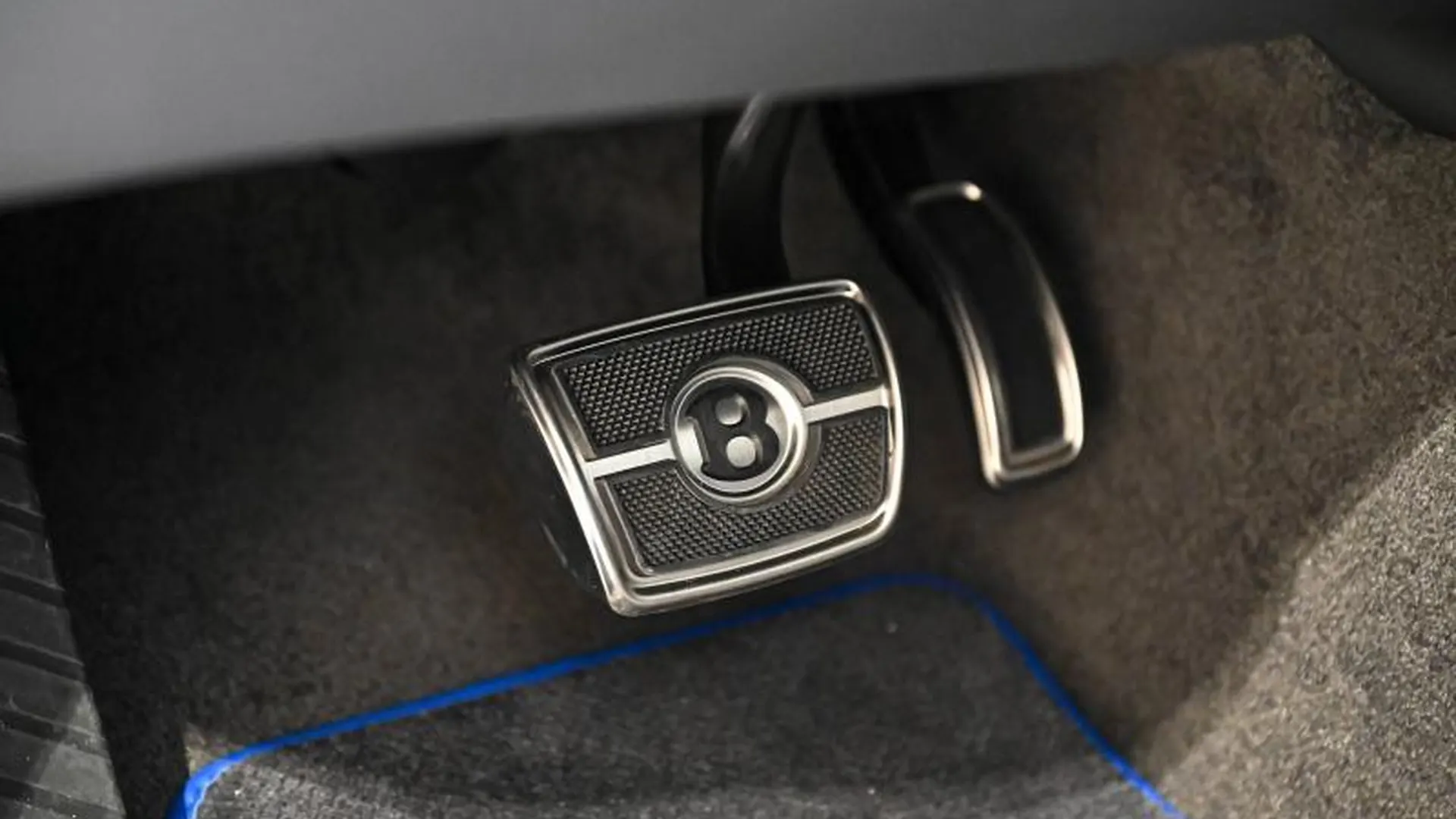 Bentley Bentayga — photo 43