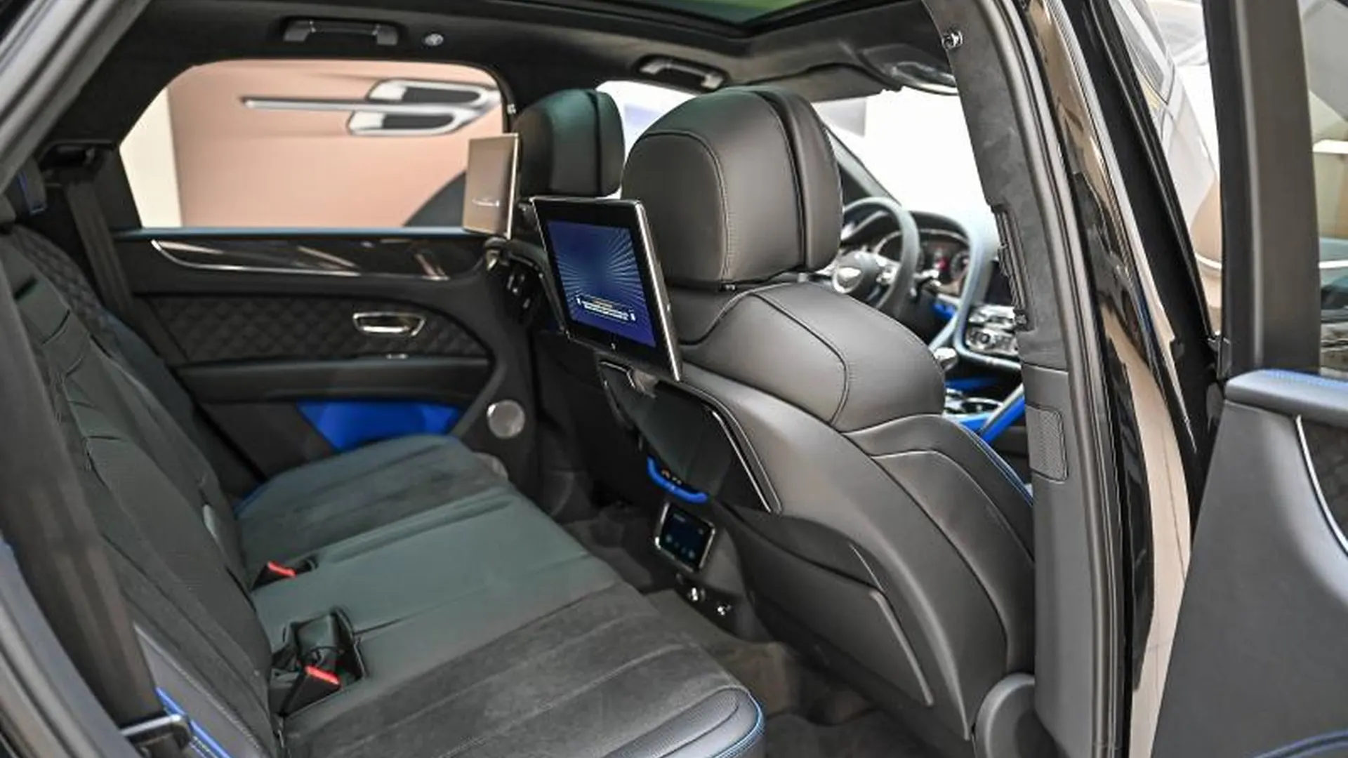 Bentley Bentayga — photo 22