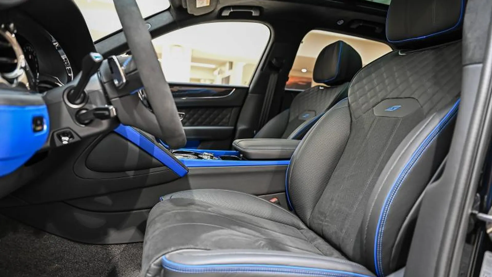 Bentley Bentayga — photo 19