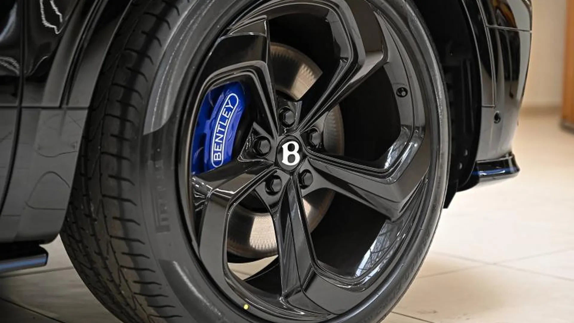Bentley Bentayga — photo 11