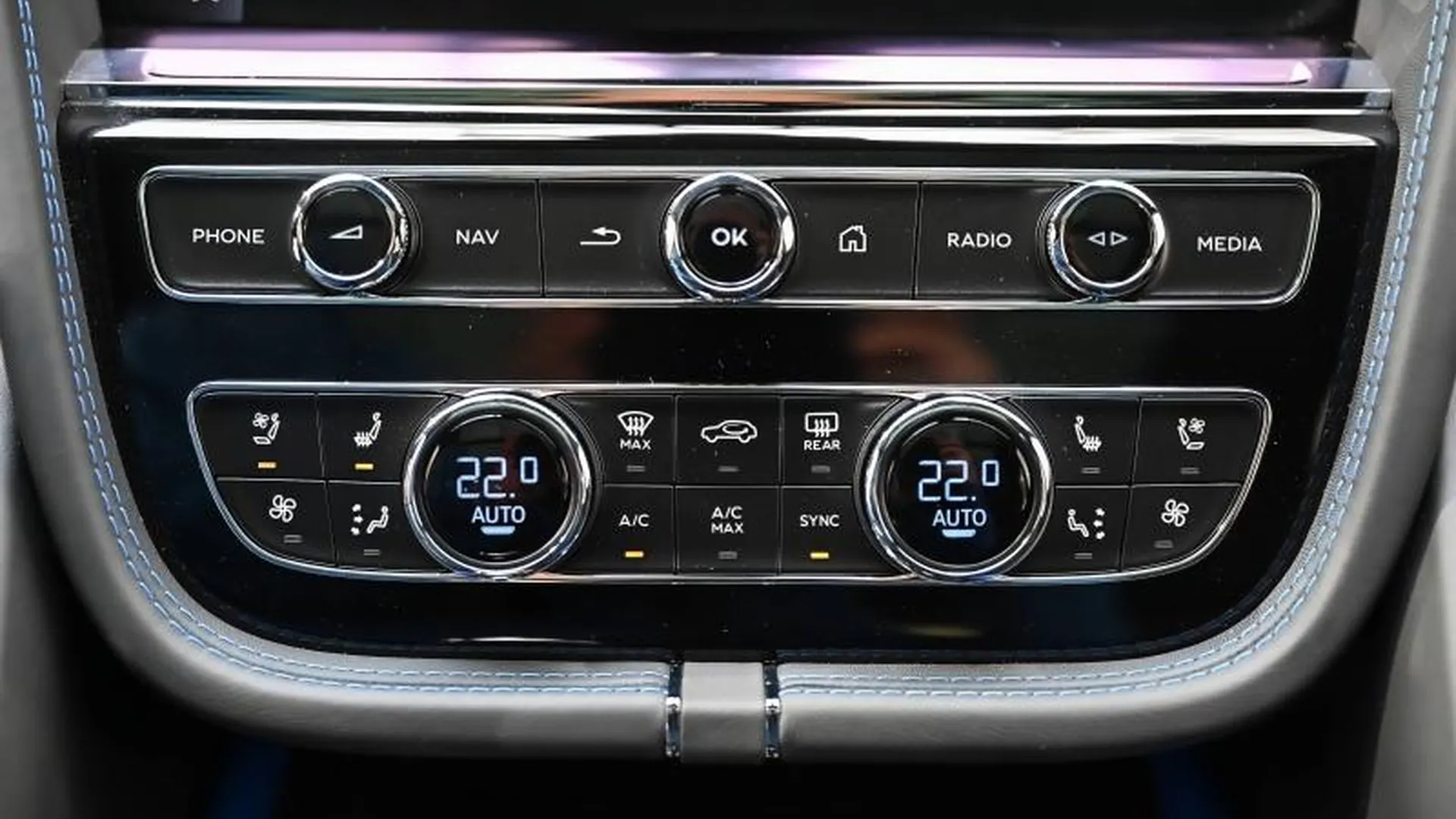 Bentley Bentayga — photo 40