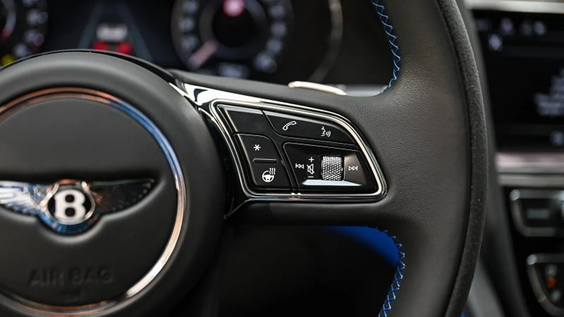 Bentley Bentayga — photo 35