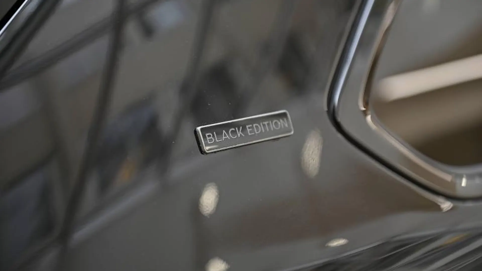Bentley Bentayga — photo 10