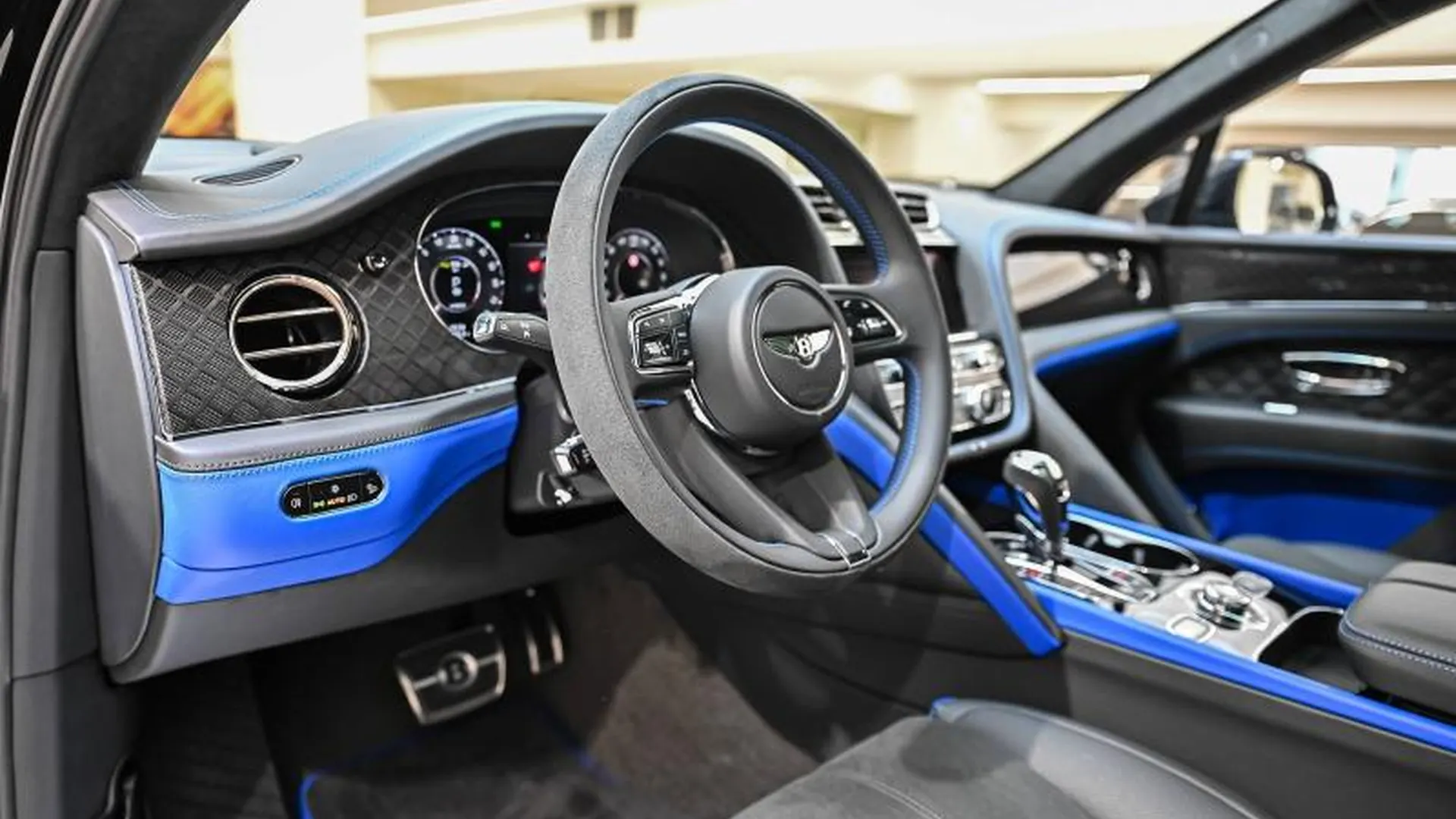 Bentley Bentayga — photo 18