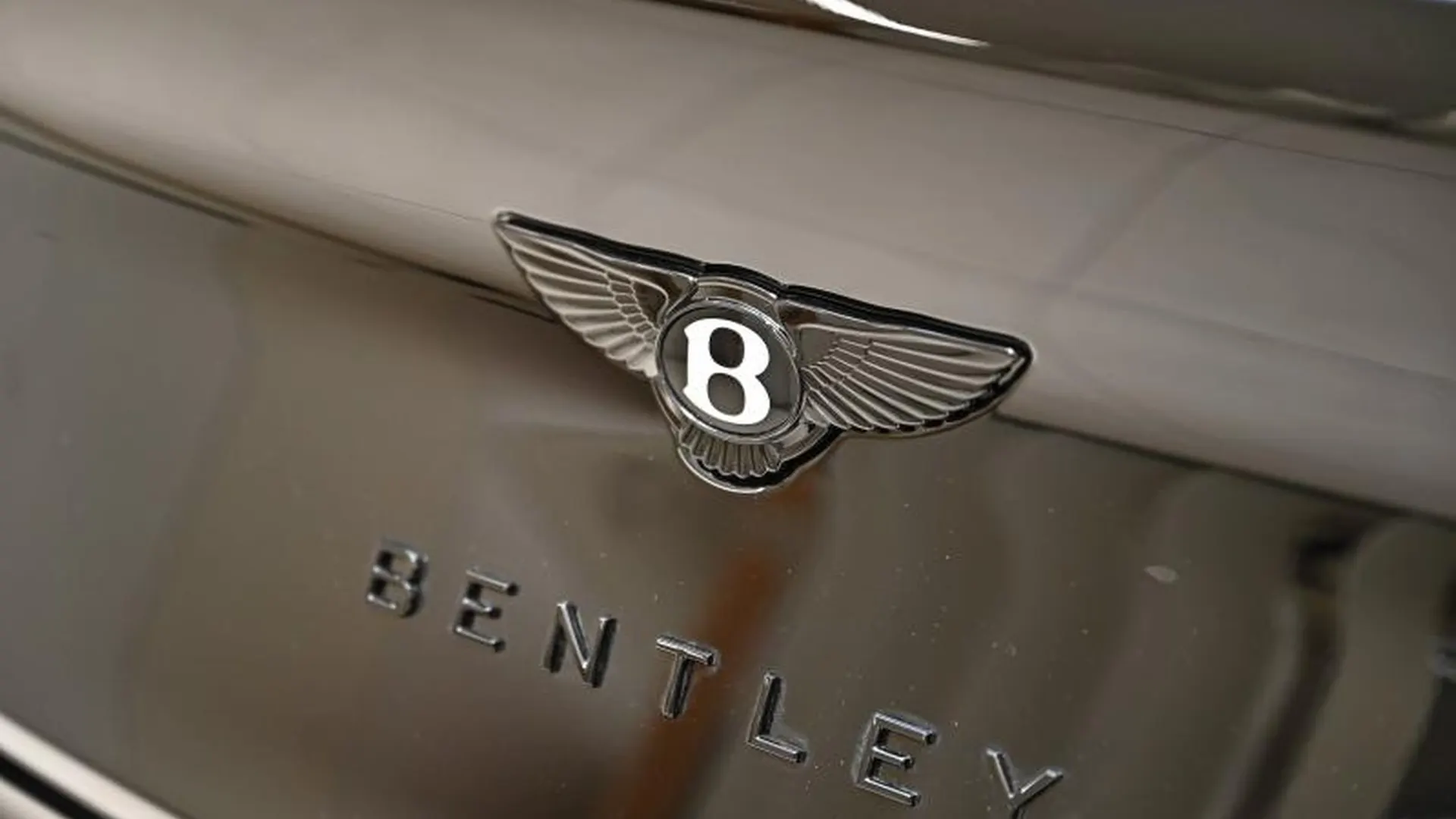 Bentley Bentayga — photo 8