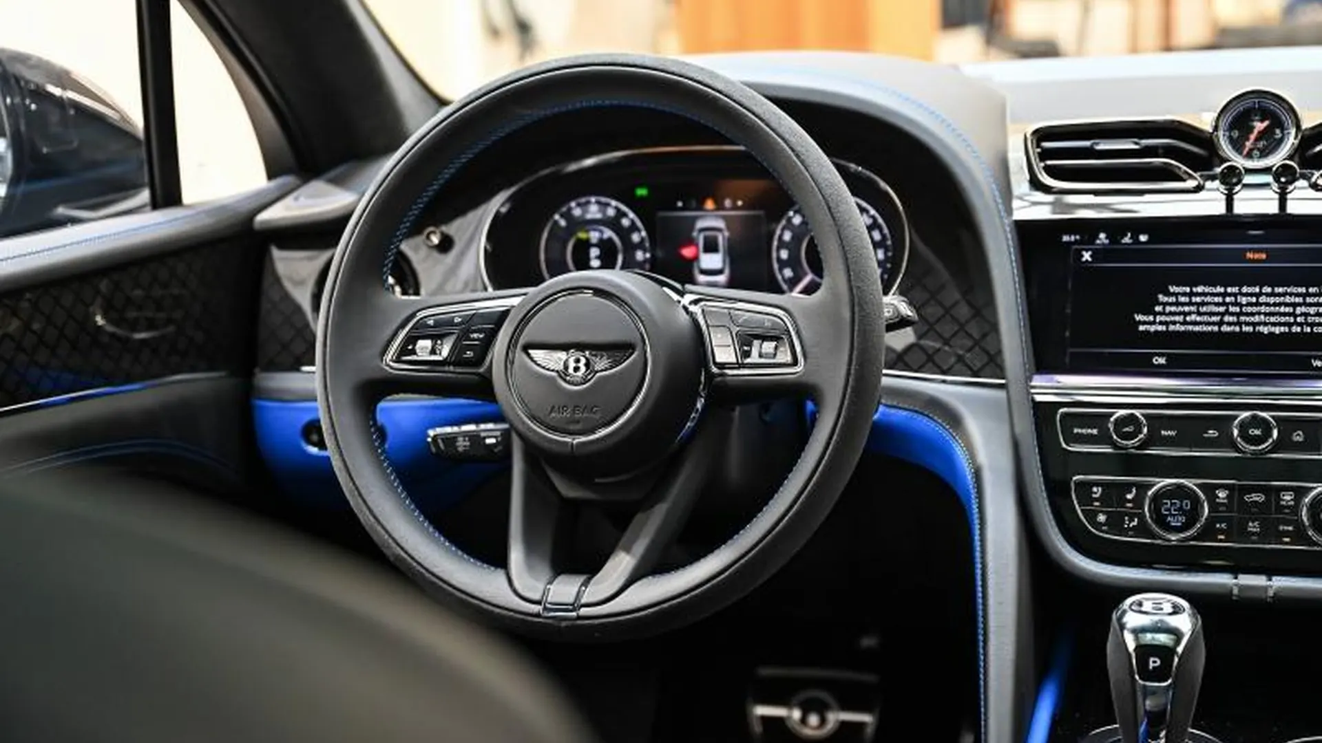 Bentley Bentayga — photo 16