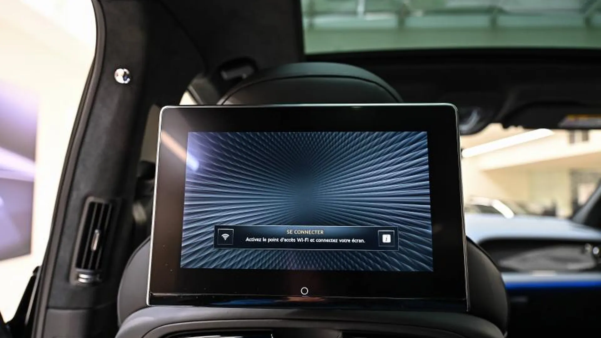Bentley Bentayga — photo 28