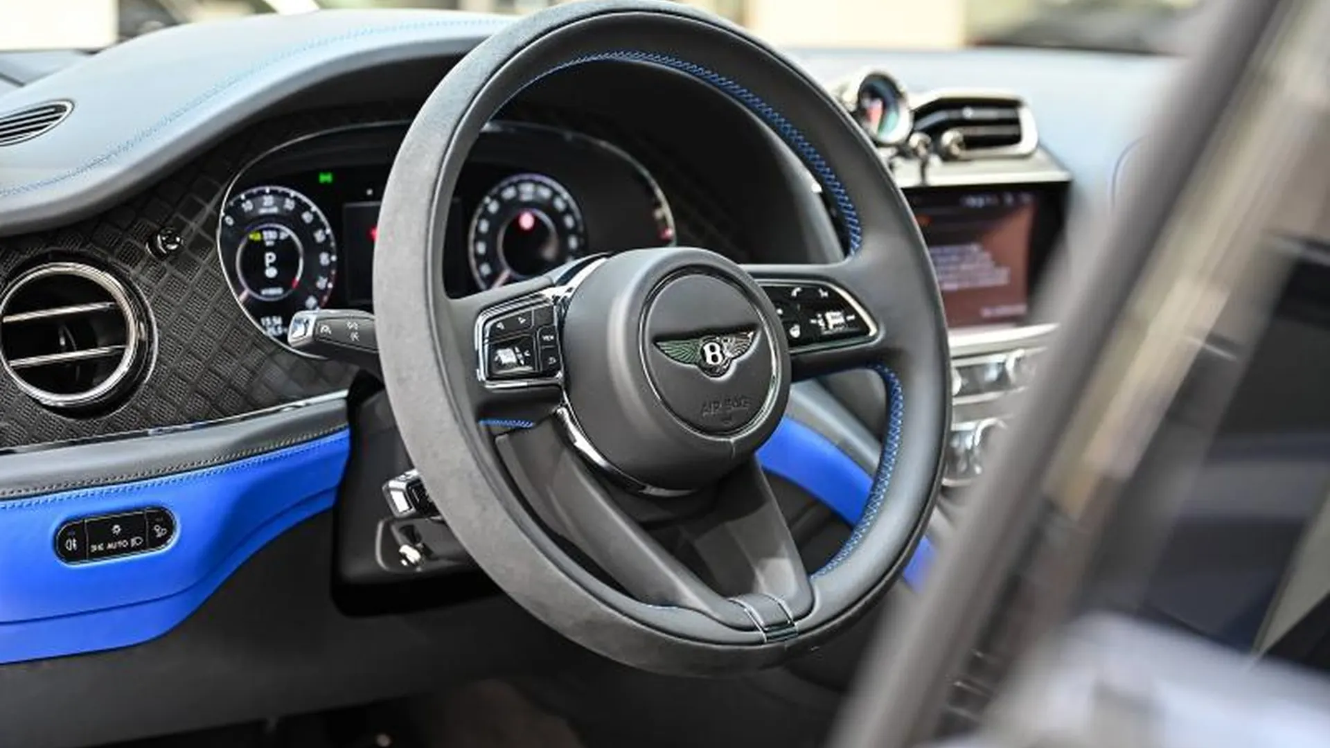 Bentley Bentayga — photo 17