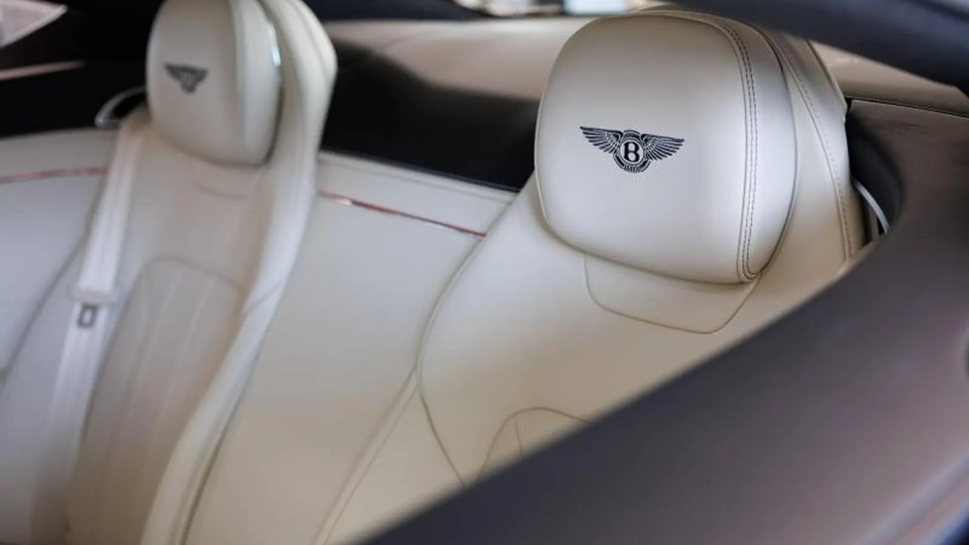 Bentley Continental GT — photo 25