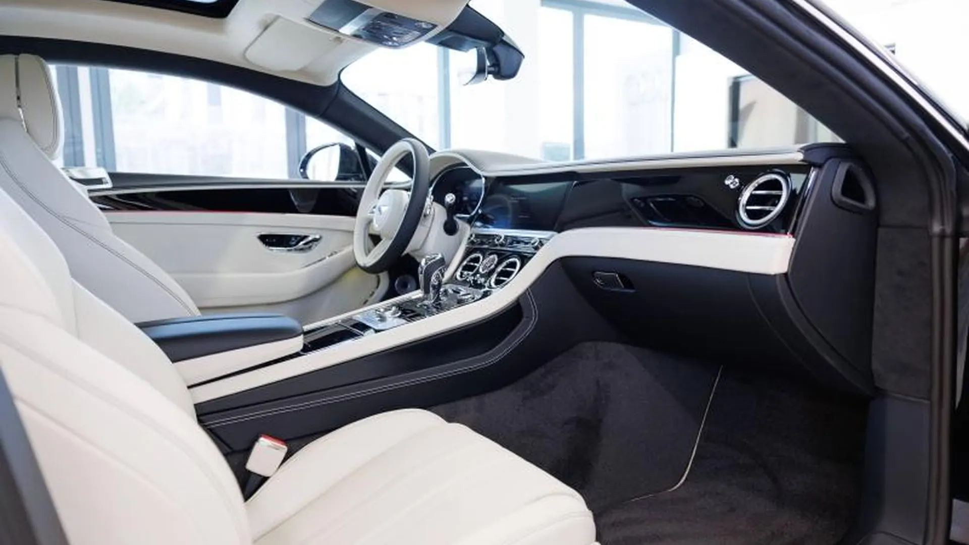 Bentley Continental GT — photo 15
