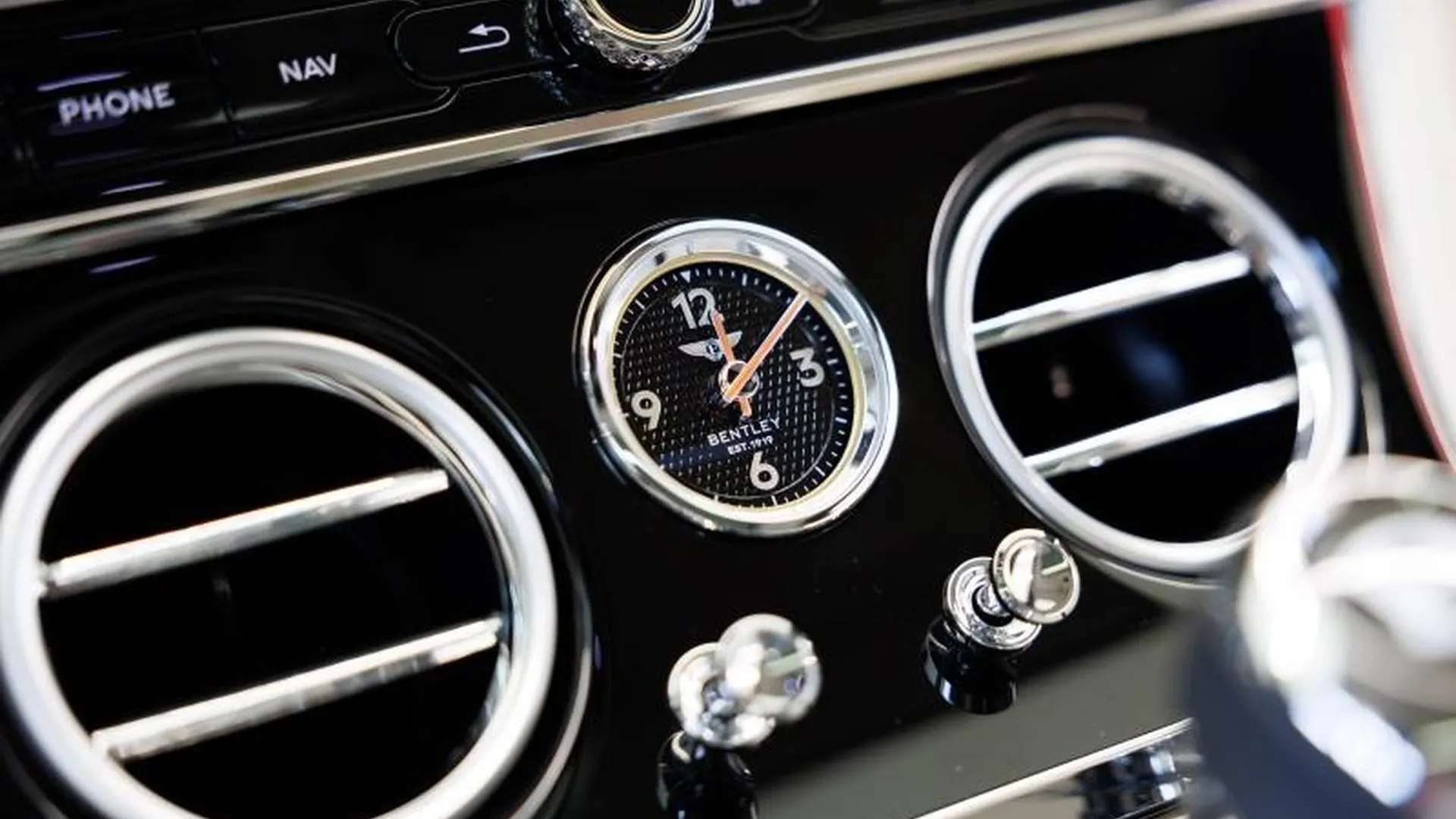 Bentley Continental GT — photo 33