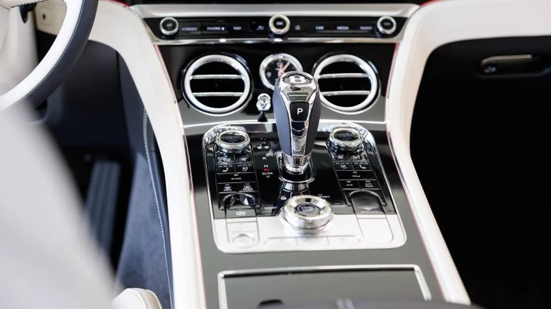 Bentley Continental GT — photo 26