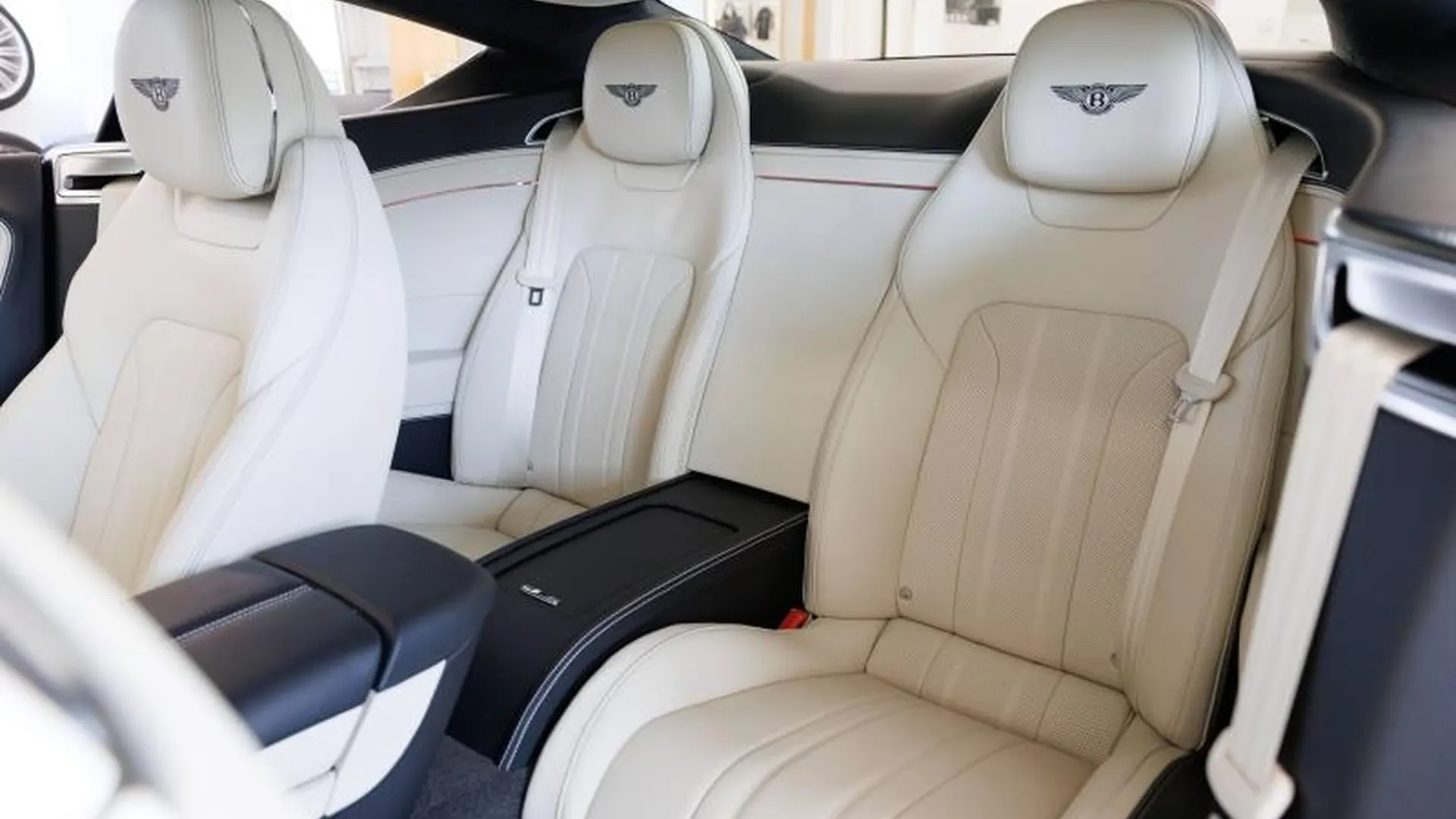 Bentley Continental GT — photo 24