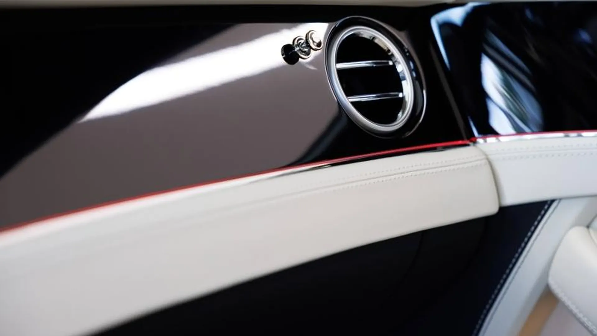Bentley Continental GT — photo 35