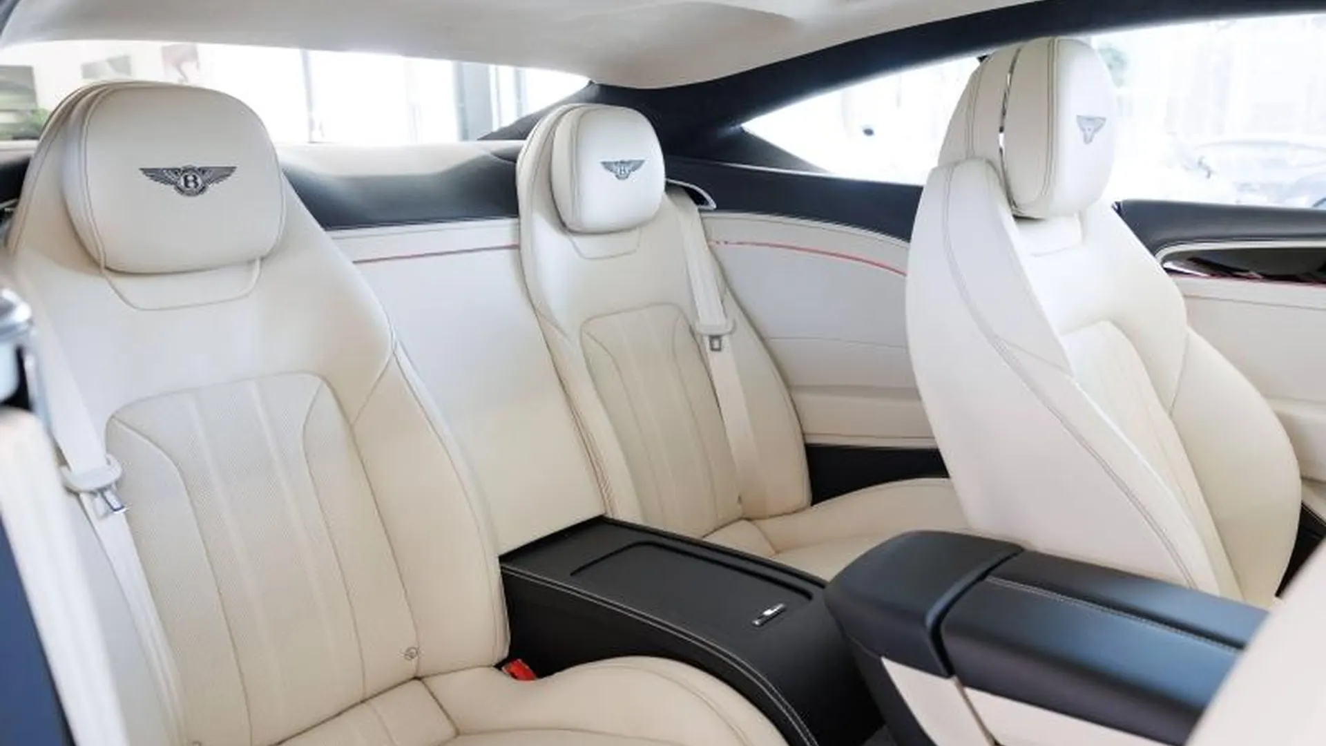 Bentley Continental GT — photo 17