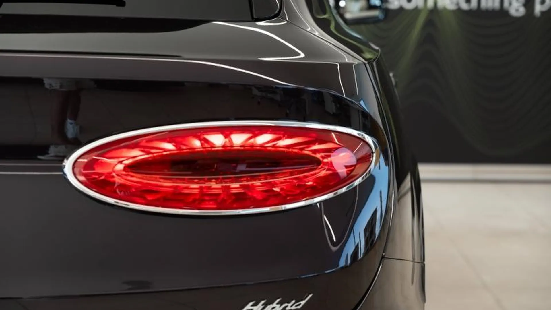 Bentley Bentayga — photo 36
