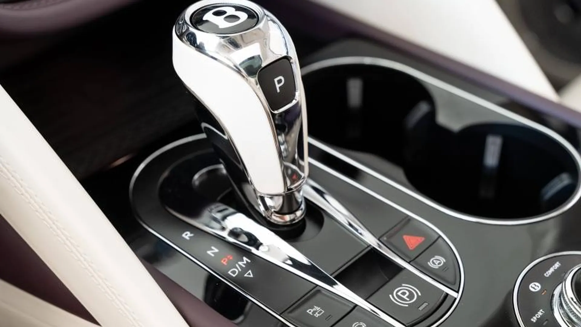 Bentley Bentayga — photo 28