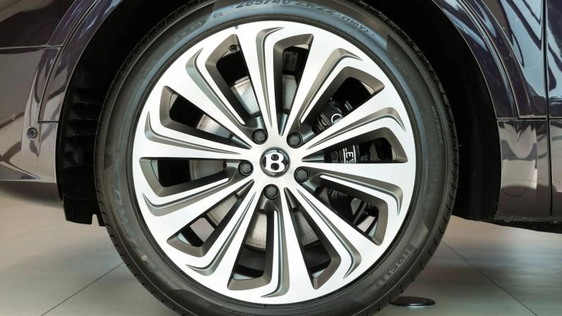 Bentley Bentayga — photo 8