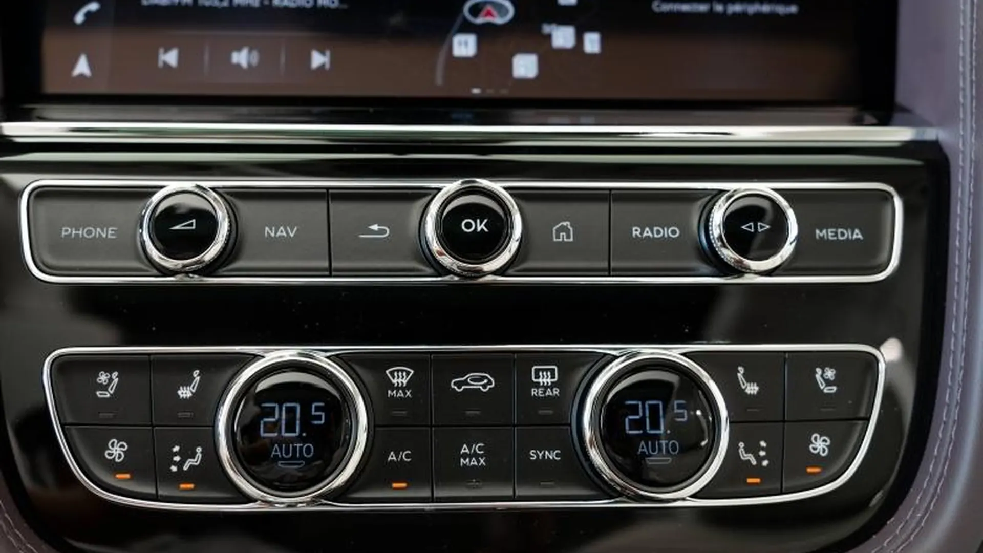 Bentley Bentayga — photo 32