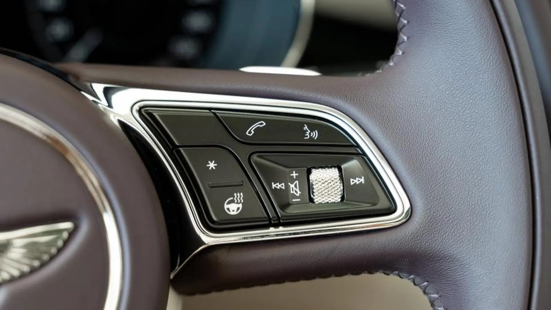 Bentley Bentayga — photo 25