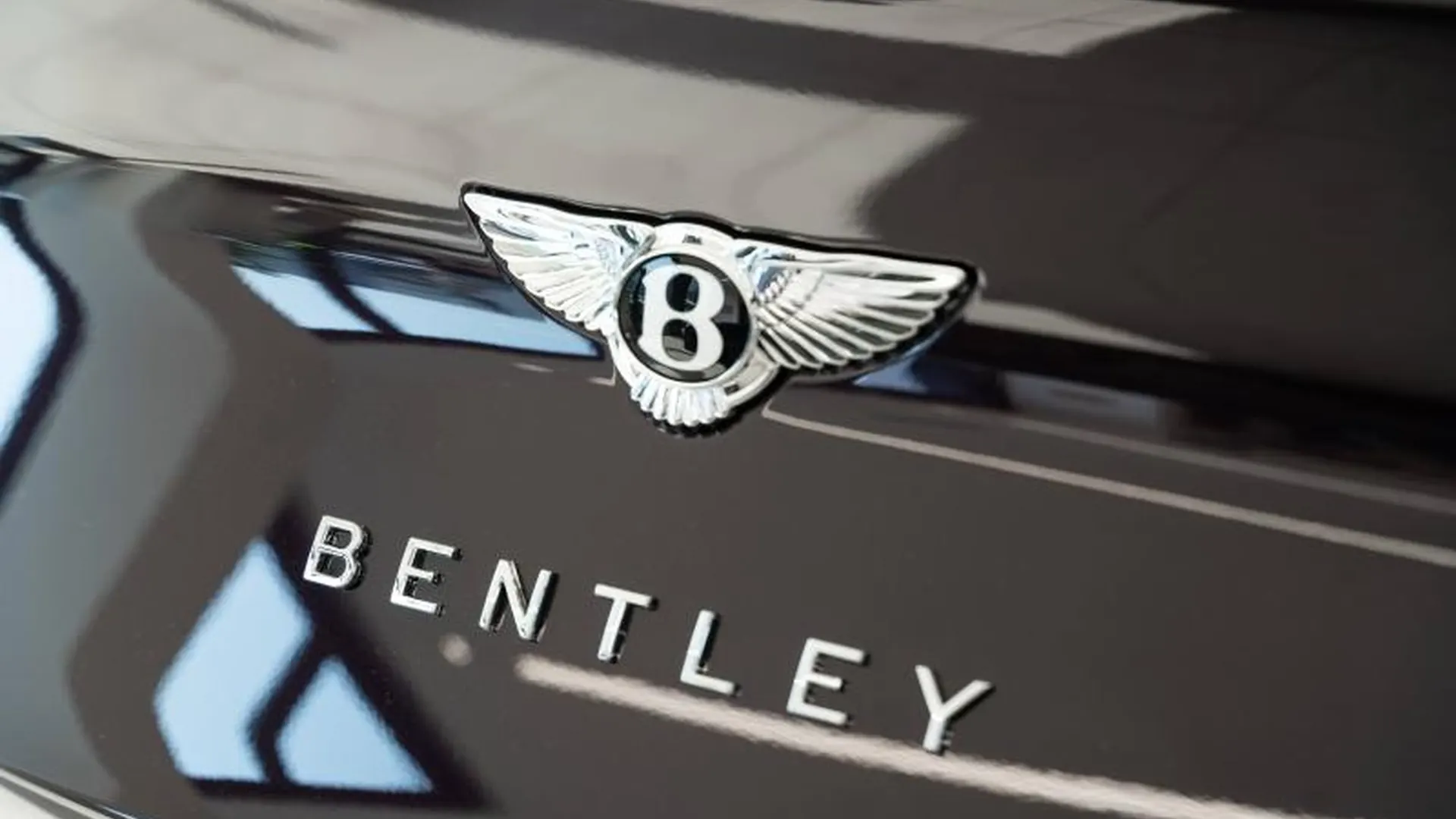 Bentley Bentayga — photo 35