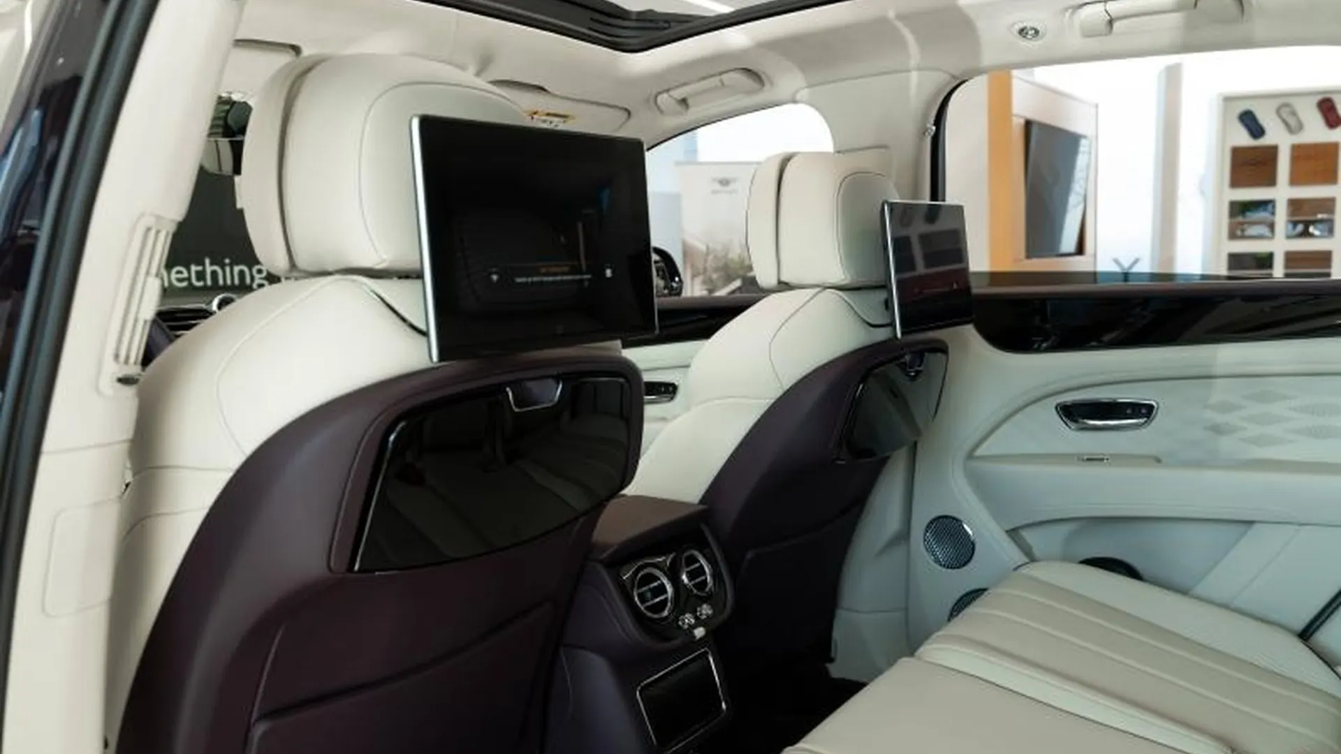 Bentley Bentayga — photo 19
