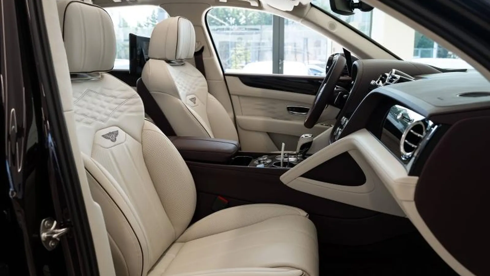 Bentley Bentayga — photo 9
