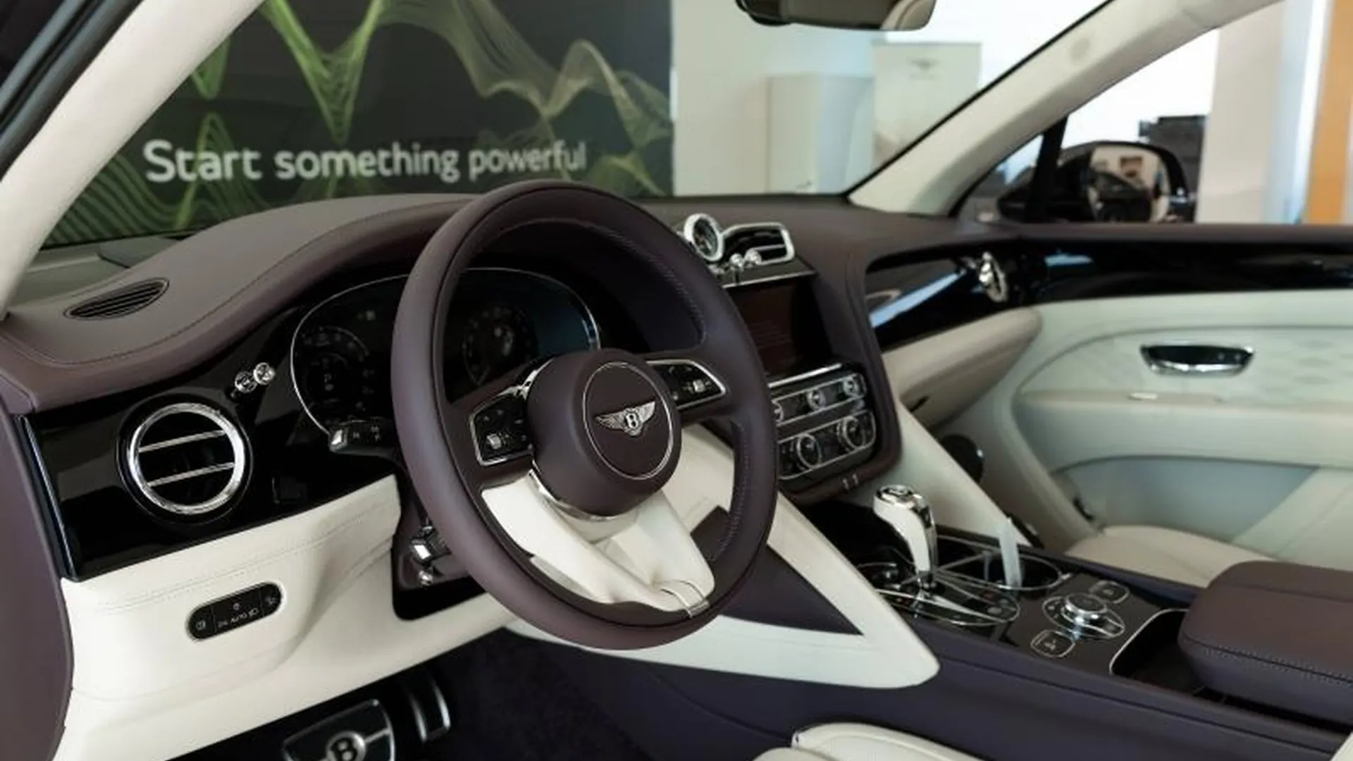 Bentley Bentayga — photo 15