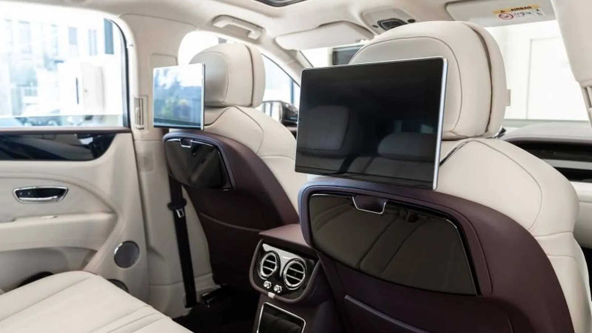 Bentley Bentayga — photo 13