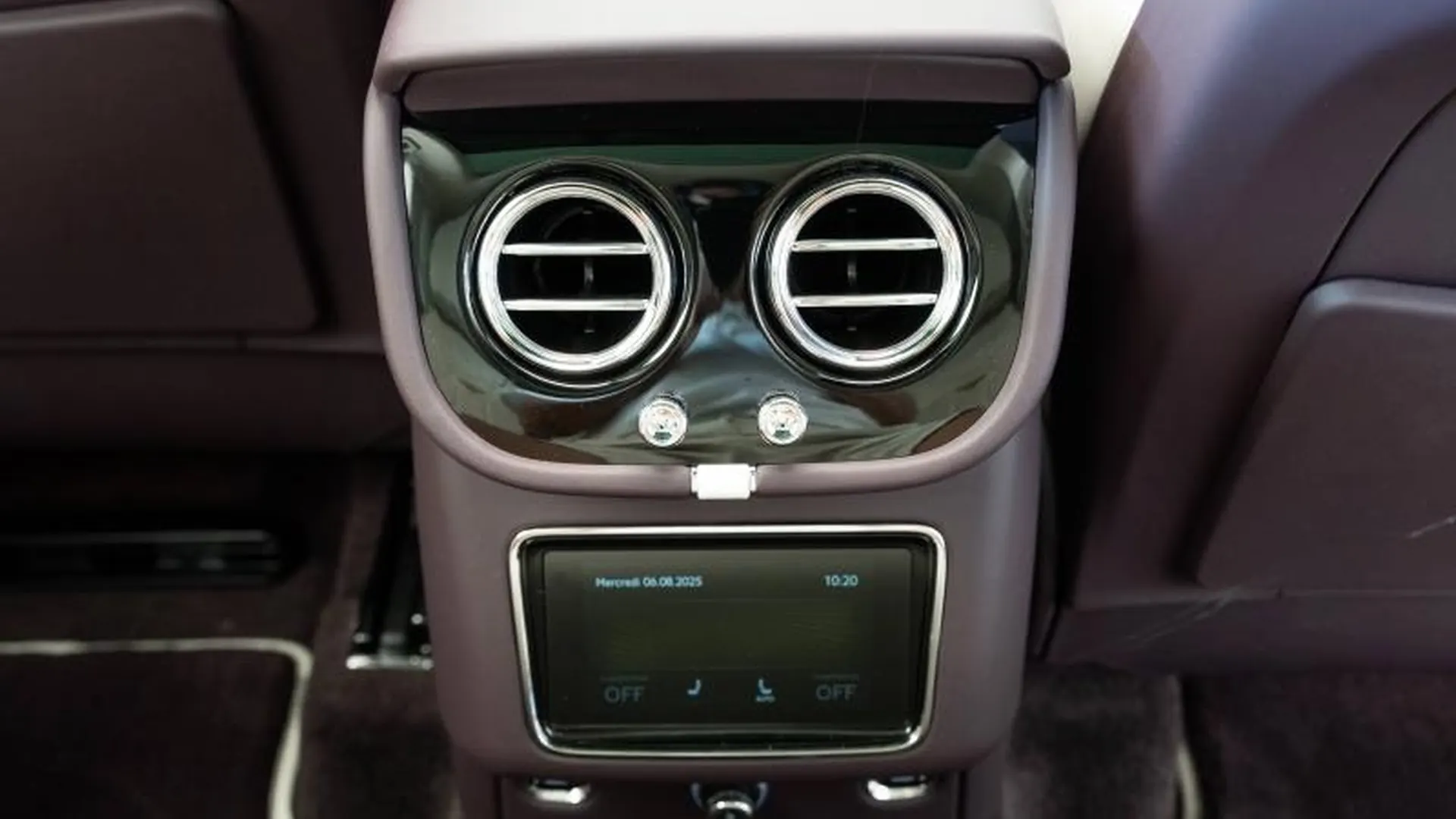 Bentley Bentayga — photo 16