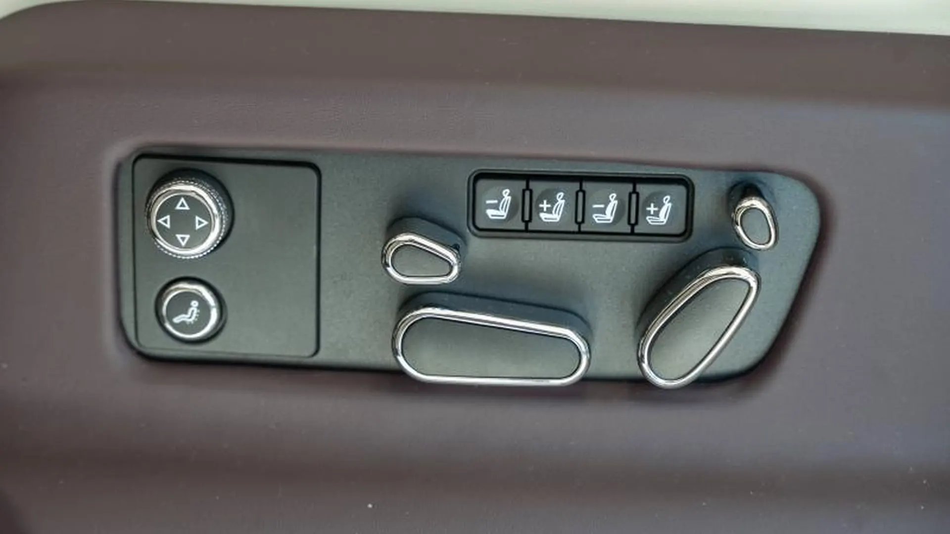 Bentley Bentayga — photo 23