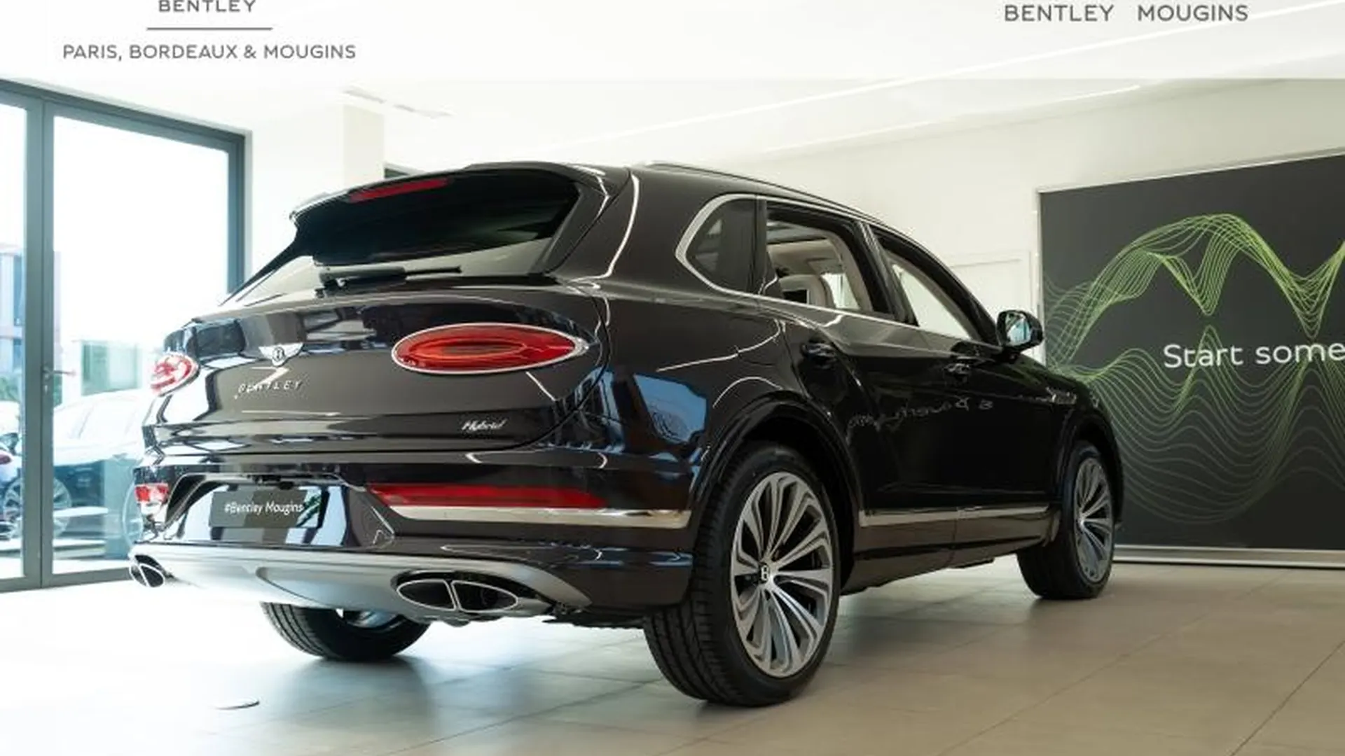 Bentley Bentayga — photo 2