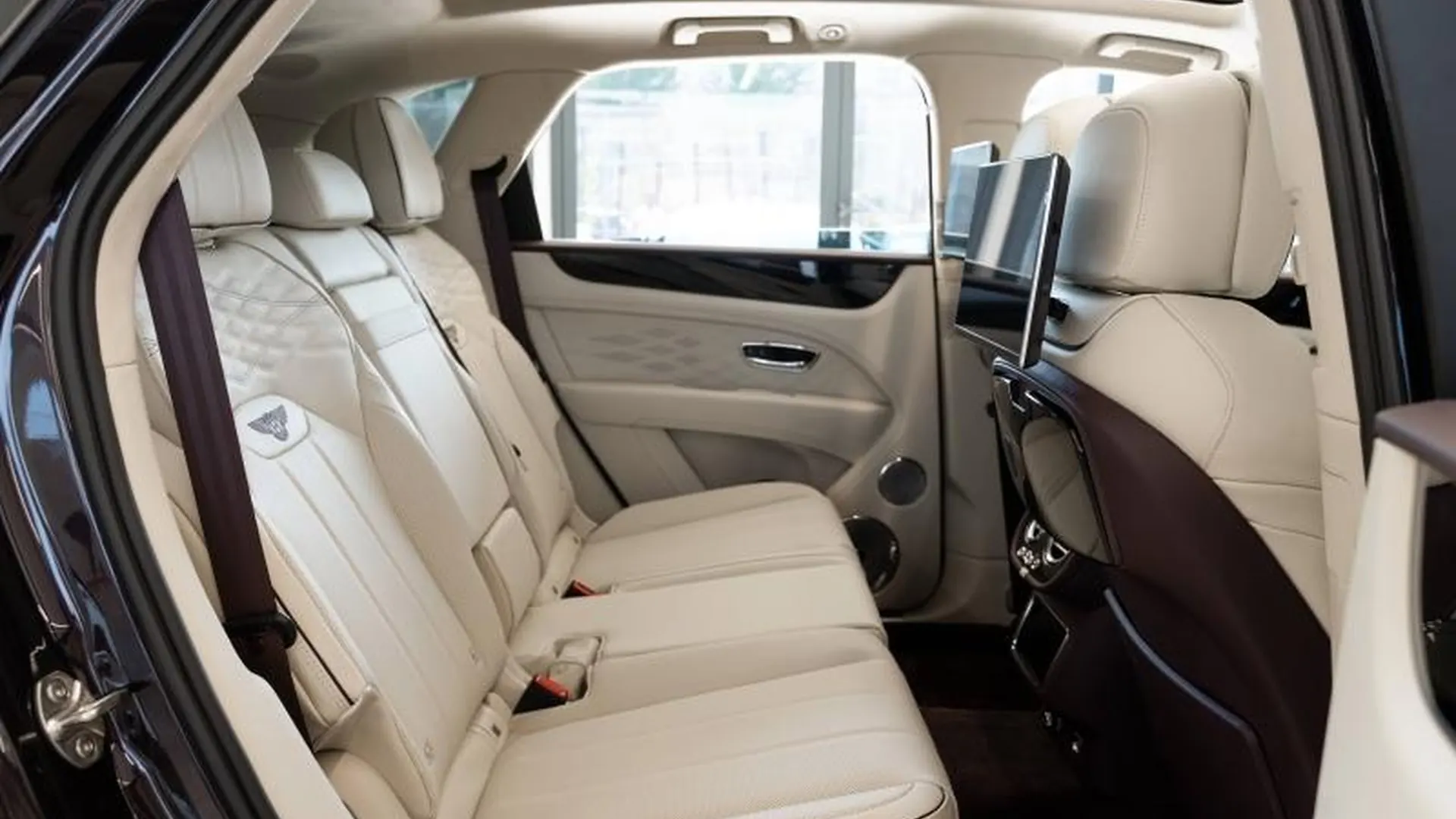 Bentley Bentayga — photo 14