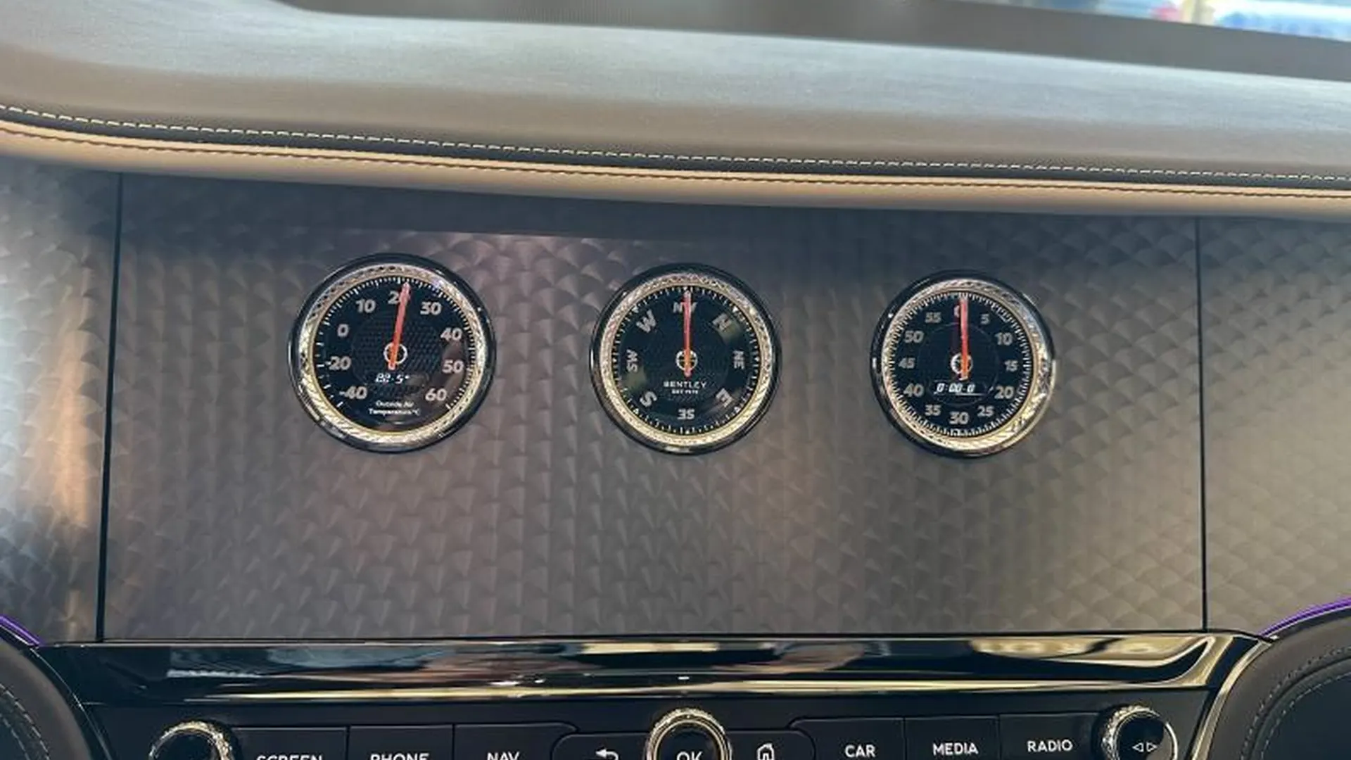 Bentley Continental GT — photo 17