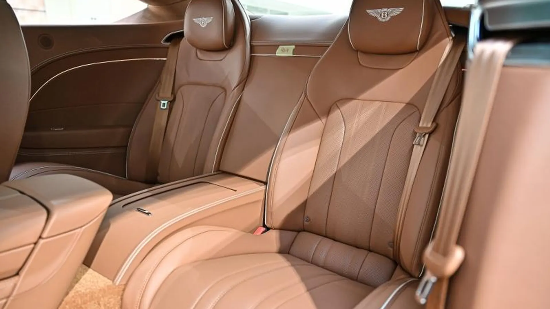 Bentley Continental GT — photo 22