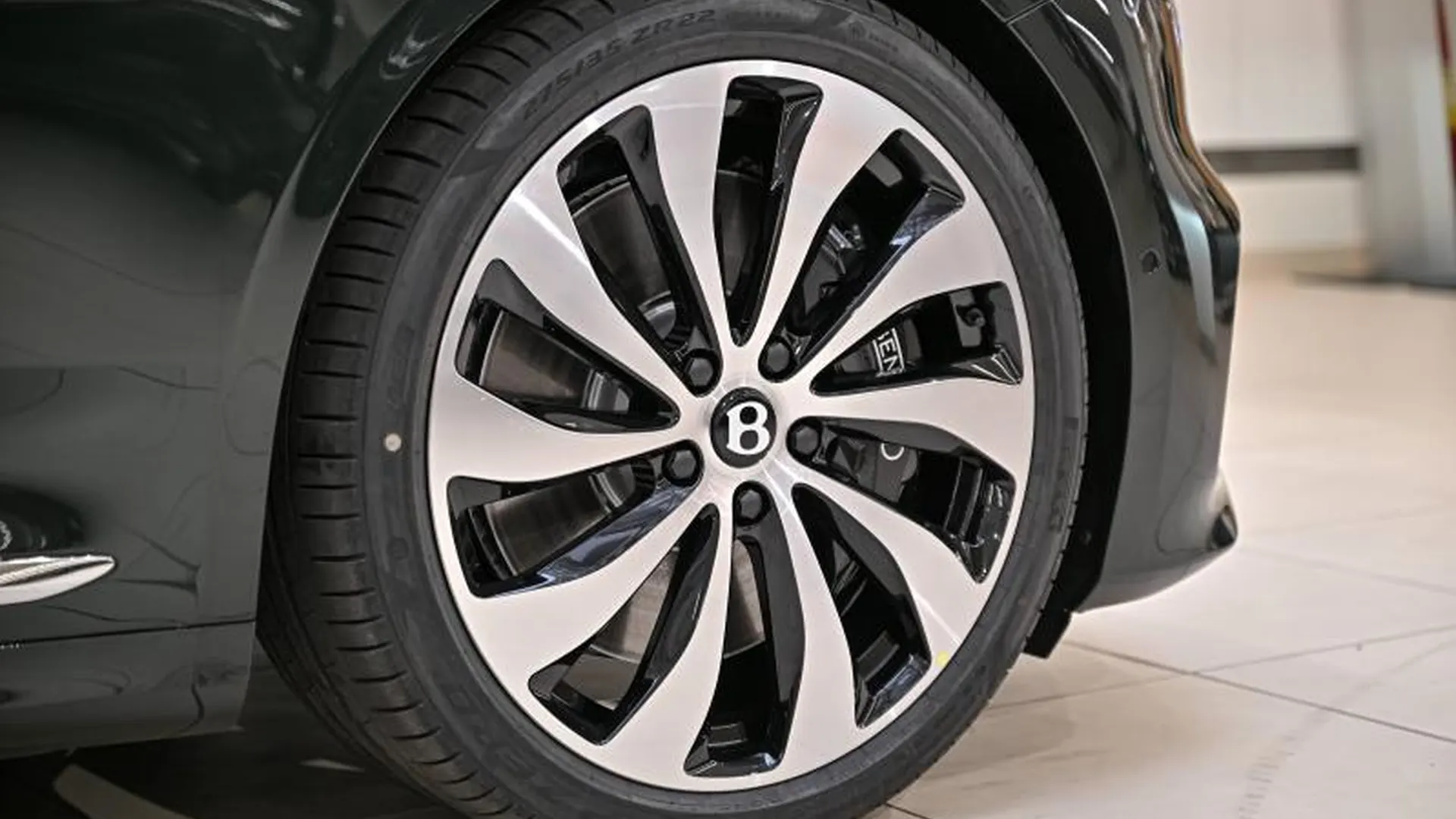 Bentley Continental GT — photo 10