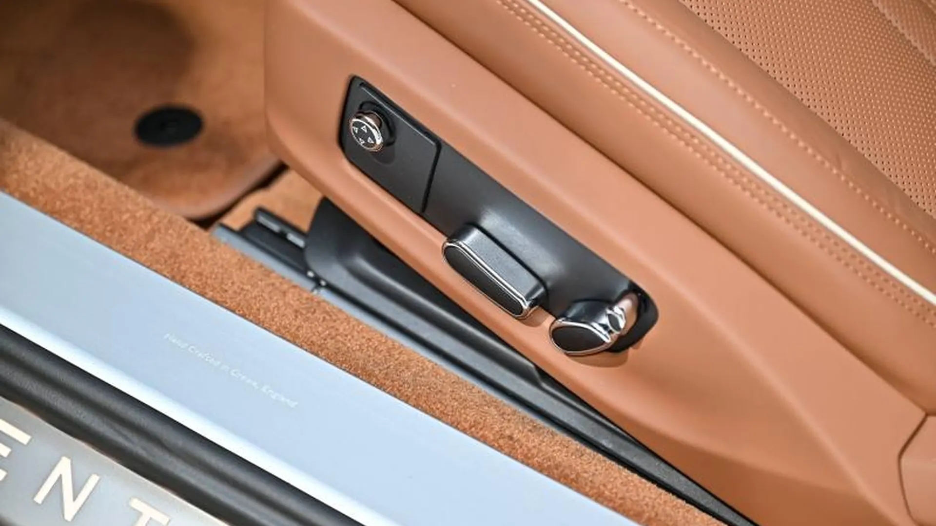 Bentley Continental GT — photo 24